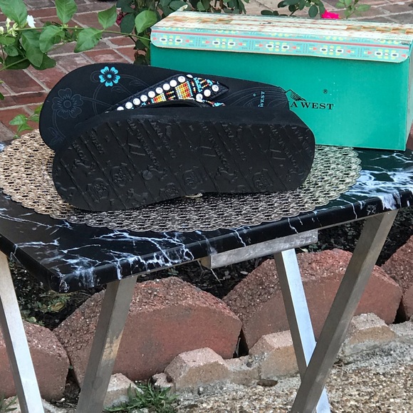 Montana West Flip Flop Sandals NWT - Picture 3 of 4